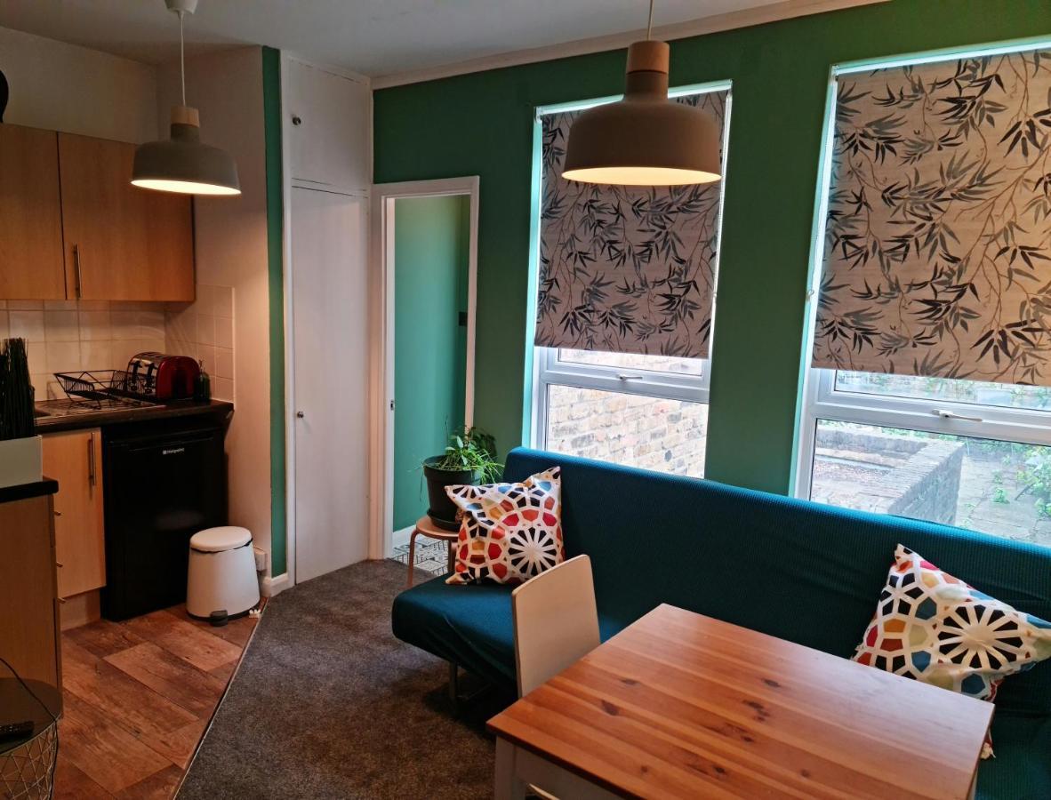 Elegant 1-Bedroom Apartment In Camden Town Londra Exterior foto