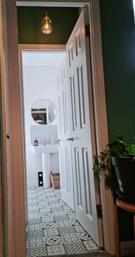 Elegant 1-Bedroom Apartment In Camden Town Londra Exterior foto